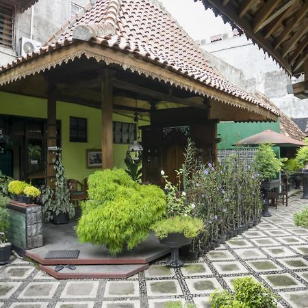 RedDoorz Syariah @ Lempuyangan Hotel Yogyakarta Bagian luar foto