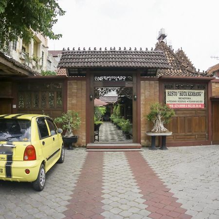 RedDoorz Syariah @ Lempuyangan Hotel Yogyakarta Bagian luar foto