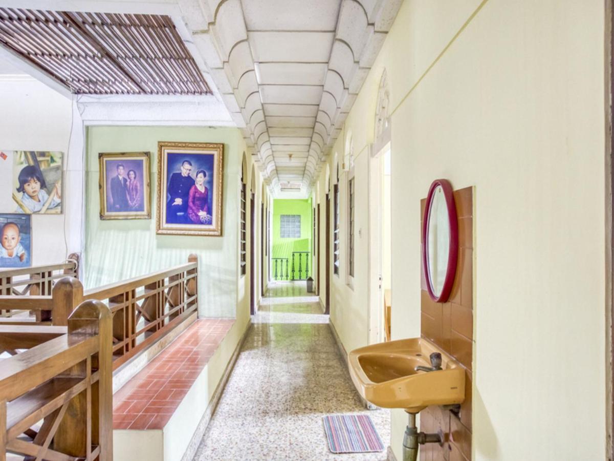 RedDoorz Syariah @ Lempuyangan Hotel Yogyakarta Bagian luar foto