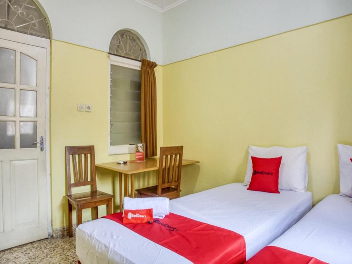 RedDoorz Syariah @ Lempuyangan Hotel Yogyakarta Bagian luar foto